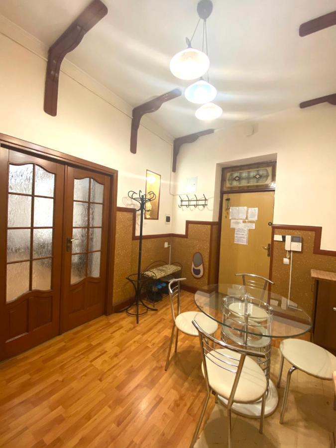 подобово в центрі на вулиці проспект свободи 7 Apartment
