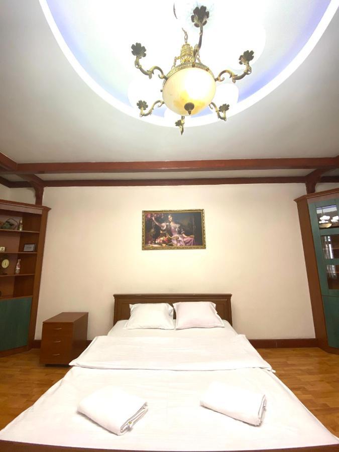 подобово в центрі на вулиці проспект свободи 7 Apartment *