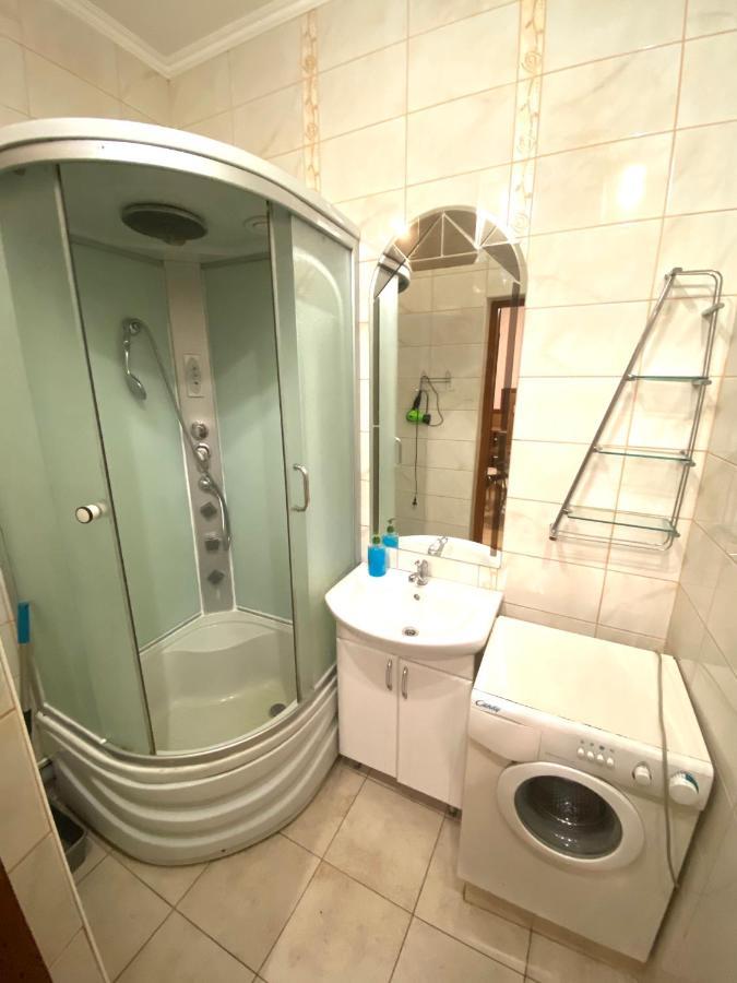 подобово в центрі на вулиці проспект свободи 7 Apartment *