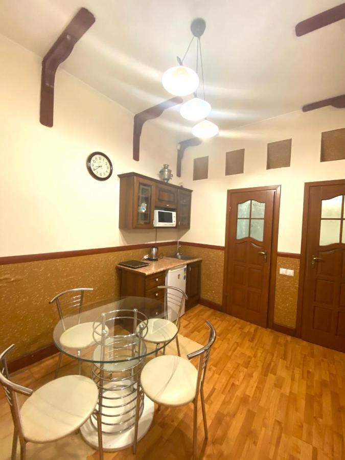 Apartment подобово в центрі на вулиці проспект свободи 7 *