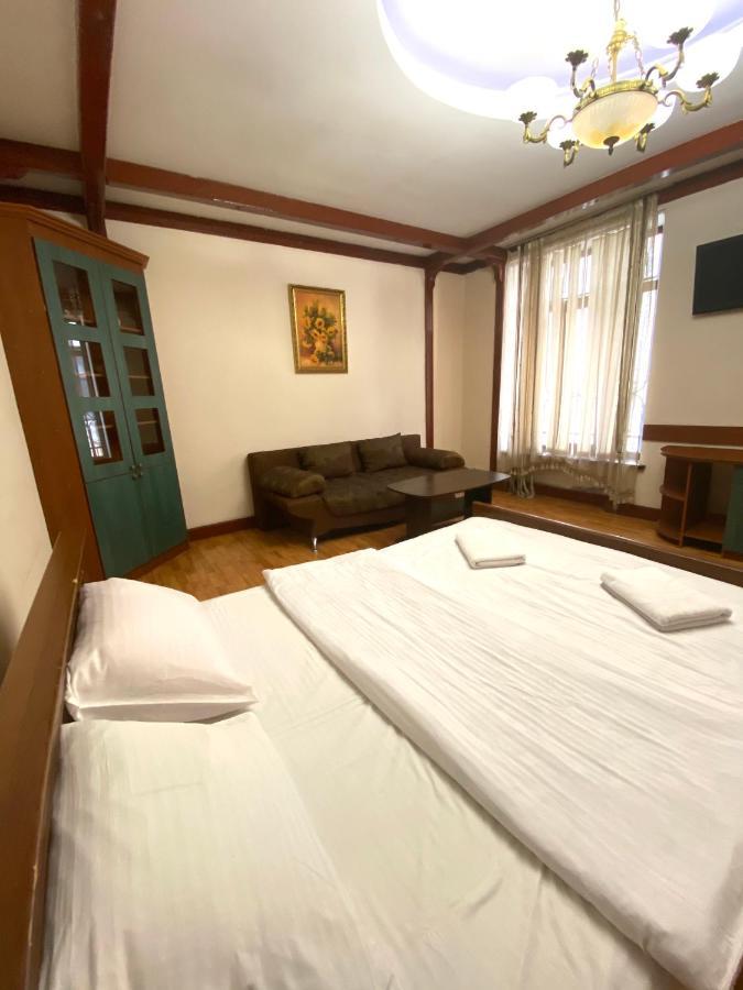 Apartment подобово в центрі на вулиці проспект свободи 7 *